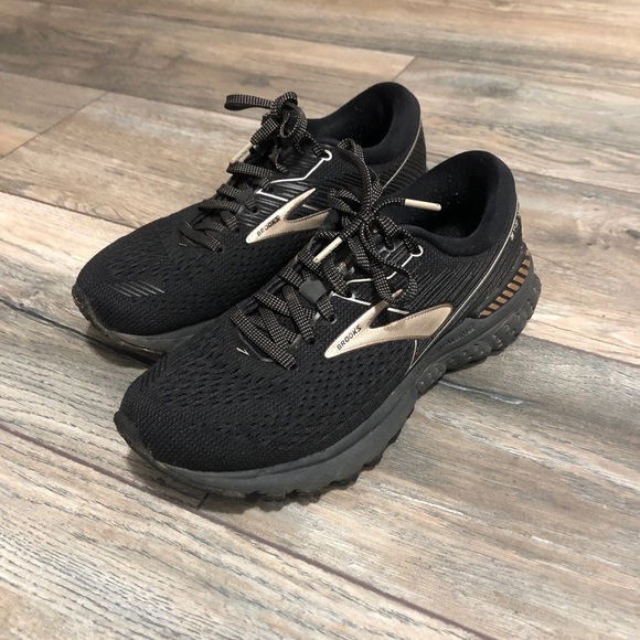 black and gold brooks shoes